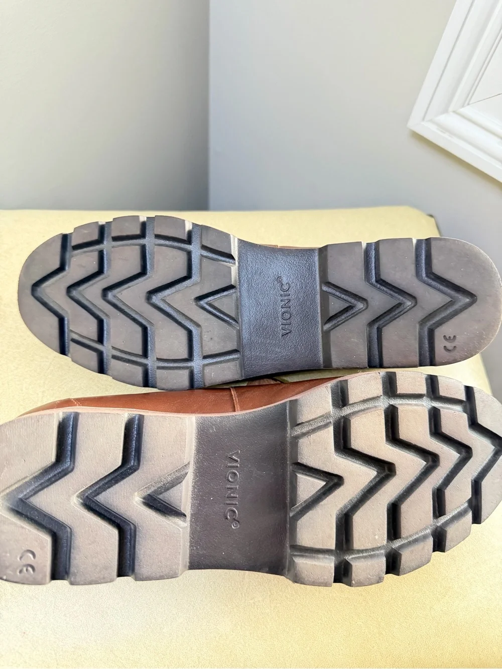 Vionic Kensley Brown Leather Loafers Size 10 Orthopedic Comfort Lug Sole Shoes